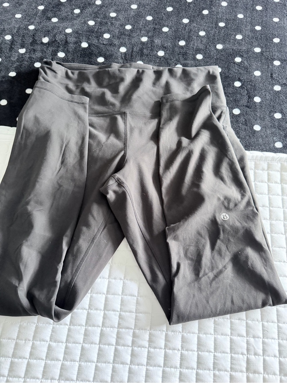 EUC Lululemon Wunder Train leggings with pockets 28” length